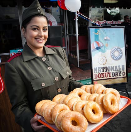 El Ejército de Salvación continua con la tradición solidaria cada año durante el Día Nacional de las Donas