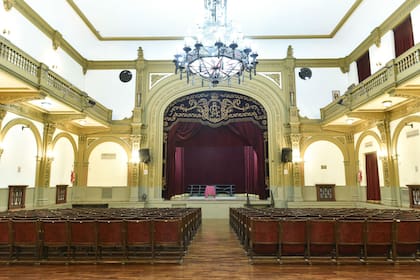 El elegante teatro