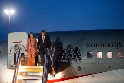 El elegante look total pink de la reina Máxima para comenzar su gira por los Estados Unidos (Foto: Instagram @patrickvkatwijk)