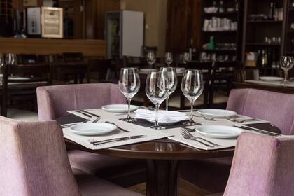 El elegante salón de Orígenes, abierto en 2012 en la capital riojana.