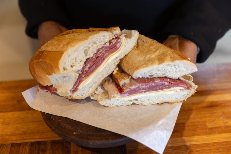 Historias que unen tradición y creatividad: del sándwich rutero al menú gourmet