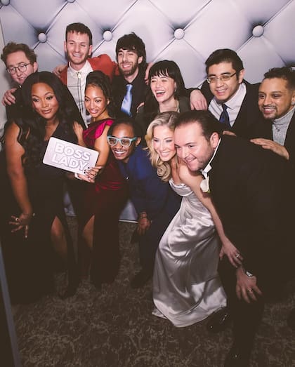 El elenco de Escuela de Rock en la boda de Caitlin y Angelo a 21 años del estreno de la exitosa película (Foto: Instagram/@caitlinmhale)