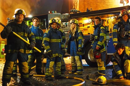 El elenco de Fuego en tu boca