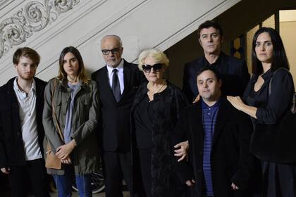 El elenco de La caída, la nueva propuesta de la Televisión Pública