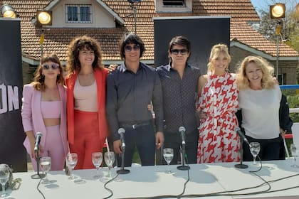 El elenco de Monzón, en la conferencia de prensa donde se presentó la serie, que ya comenzó a filmarse