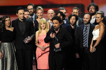 El elenco de The Big Bang Theory agradeciendo los premios