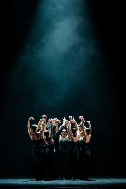 El elenco femenino: expresividad de la punta de las manos a la punta de los pies