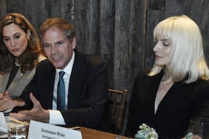 El embajador Alec Oxenford con congresistas y empresarios en la cena organizada por el Business Council for International Understanding (BCIU)