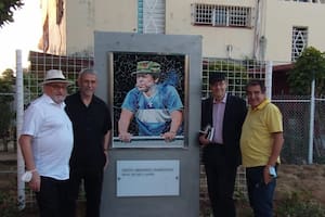 Un ministro, un sindicalista y un periodista viajaron a Cuba para inaugurar un mural de Maradona