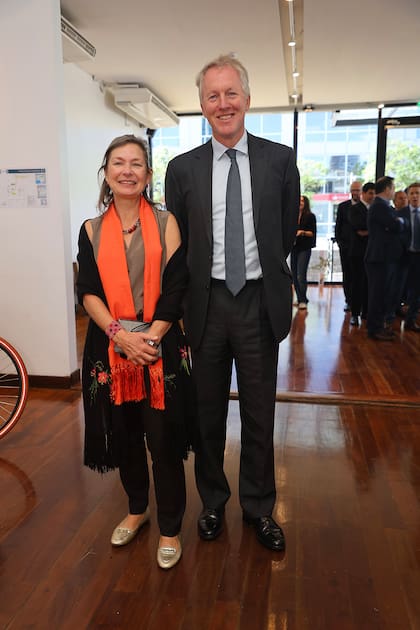 El embajador británico, David Cairns, y su esposa, Sharon Cairns