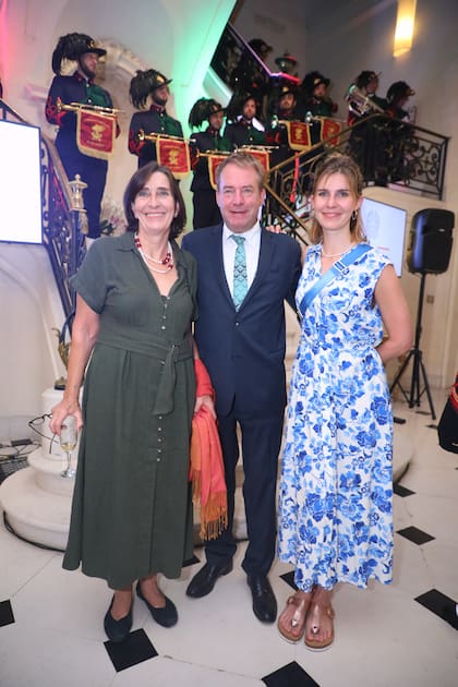El embajador de Alemania, Dieter Lamlé, su esposa Ulrike Marianne Müller Lamlé, y su hija Alicia Lamlé