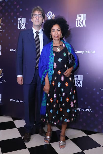 El embajador de Australia, Simon Twisk, y su esposa Loubna Khaye