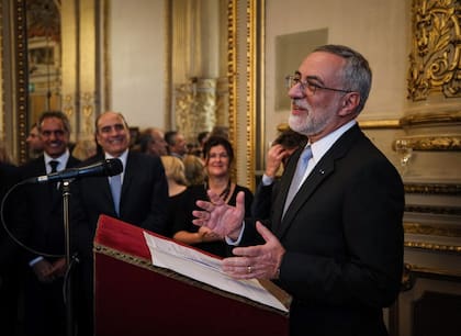 El embajador de Brasil, Julio Bitelli, durante la conmemoración de la independencia de ese país, en el teatro Colón.