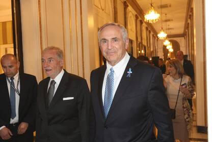 El embajador de Estados Unidos Marc Stanley junto a personalidades en la Cena Anual de CEA 2022, el el Alvear Palace