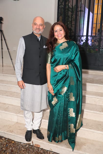 El embajador de la India, Dinesh Bhatia y su esposa, Seema Bhatia