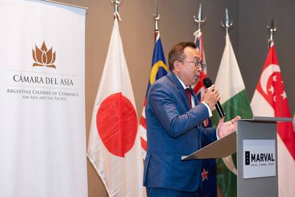 El embajador de Malasia en la Argentina, Azman Rahim; el Estado de Malasia es propietario de la petrolera Petronas