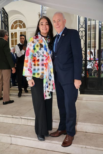 El embajador de Suiza, Hans Rüedi Bortis, y su esposa Mónica Lofruscio