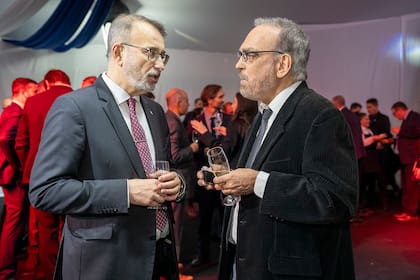 El embajador de Ucrania conversa con Fernando Iglesias