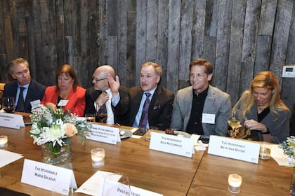 El embajador designado por Donald Trump, Peter Lamelas, en la cena organizada por el BCIU, en Washington.
