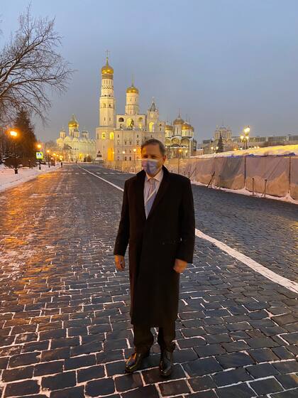 El embajador Eduardo Zuaín, sonriente pese al resbalón