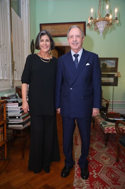 El embajador Guillermo Hunt y Marcia de Carvalho Guerra