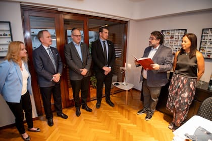 El embajador Lamelas y su esposa, en la celebración de Janucá.