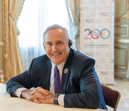 El embajador Marc Stanley durante la rueda de prensa en el palacio Bosch.