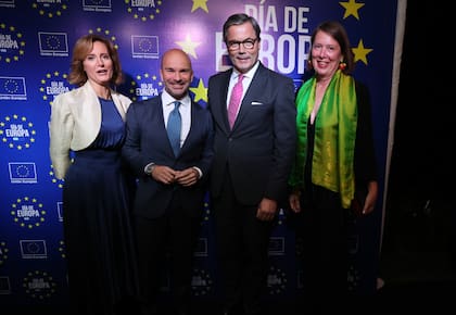 El embajador Sánchez Rico y su esposa recibieron al embajador de Alemania, Ulrich Sante, y a su esposa, Christina