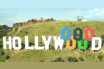 El emblemático cartel de Hollywood sumó tres letras O para armar los anillos olímpicos