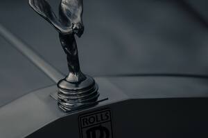 El emblemático "Espíritu del éxtasis", la estatuilla de Rolls-Royce