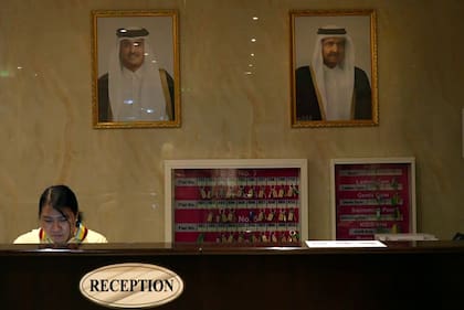 El emir Tamim bin Hamad es el carismático líder que transformó a Qatar en una potencia; su imagen está en todos los edificios públicos, pero también en los comercios