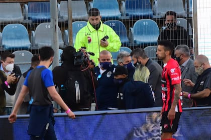 El emocionante recibimiento a Diego Maradona en el día de su cumpleaños 60 y del regreso del fútbol argentino.