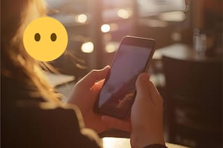 Qué significa que te manden el emoji de la cara inexpresiva por WhatsApp