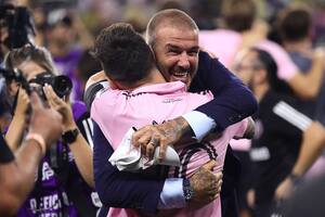 El emotivo abrazo de Messi y Beckham tras la consagración de Inter Miami