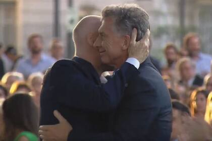 El emotivo abrazo entre Larreta y Macri