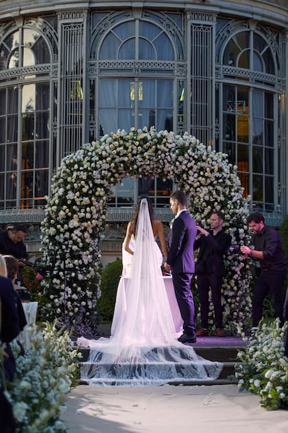 El emotivo momento de los votos matrimoniales. En la imagen se aprecia que Sofía llevaba un velo de tul de tres metros.