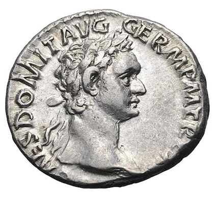 El emperador romano Domiciano tenía una enorme y suntuosa villa en el sitio exacto donde hoy se alza la residencia de verano papal.