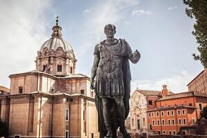 El emperador romano Julio César decidió reformar el calendario para vincularlo a las estaciones
