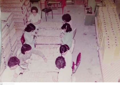 El emprendimiento comenzó en una pieza probando mezclas y descartándolas: "Era muy perseverante" asegura Hugo