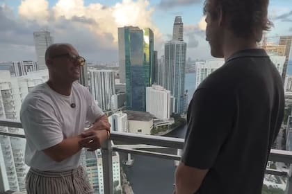 El empresario cubano y el agente de bienes raíces dialogaron en el lugar favorito del hogar. (Canva-IG@robertsielmann)