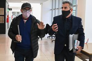 El empresario, expiloto de Fórmula 1 y exconcejal de la ciudad de Rosario, Oscar "Poppy" Larrauri, fue imputado como partícipe primario de lavado de activos por una maniobra con una decena de terrenos que le compró, vendió y alquiló en el plazo de cuatro días a Leonardo Peiti, quien está acusado de organizar de una red de juego clandestino en la provincia de Santa Fe (Prensa MCL)