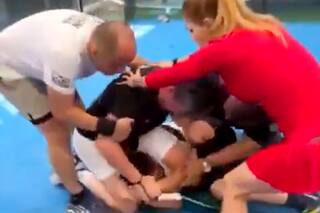 Un empresario mexicano le propinó una brutal golpiza a un instructor de pádel durante un torneo