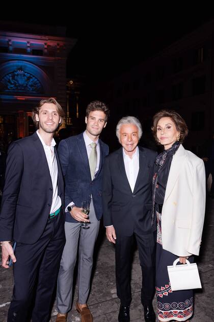 El empresario Giancarlo Giammetti y Naty Abascal, algunos de los invitados a la presentación de "A Beautiful World" en el Palazzo Bonaparte