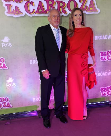 El empresario Gustavo Yankelevich y Rossella della Giovampaola, quien le aportó la cuota de glamour a la velada, en la alfombra roja