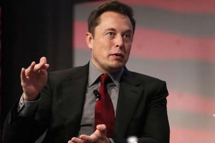 Elon Musk trabaja de 85 a 100 horas semanales y duerme seis horas cada día