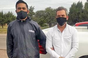 El empresario José Demicheli (de camisa) quedó detenido en el marco de la causa. Su empresa niega responsabilidades en el caso donde está denunciada otra firma por el faltante de 3500 vacunos. Foto: Policía de Santiago del Estero