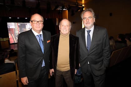 El empresario Martín Cabrales, Héctor Cavallero y Tato Lanusse