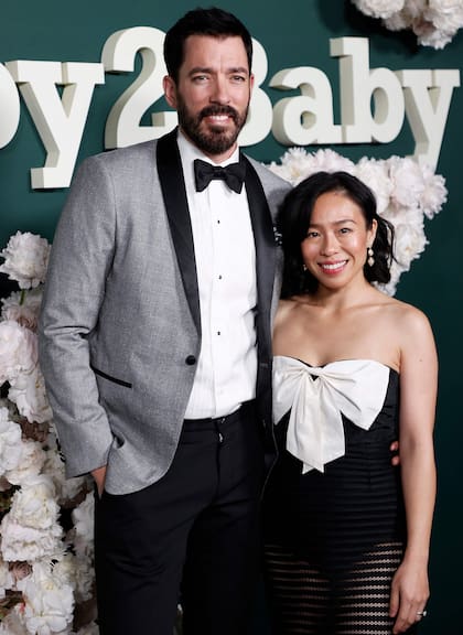 El empresario y conductor canadiense de Hermanos a la obra Drew Scott fue a la gala en compañía de su esposa, Linda Phan