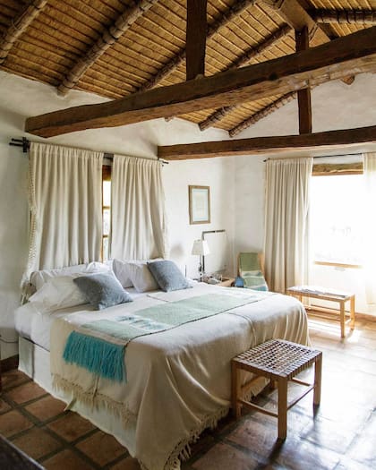 El encanto del diseño norteño se aprecia en cada habitación de esta estancia jesuítica.