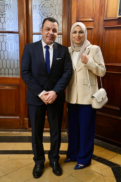 El encargado de Negocios de Palestina, Riyad M. A. Alhalabi, junto a su esposa, Jihan R.S. Alhalabi
